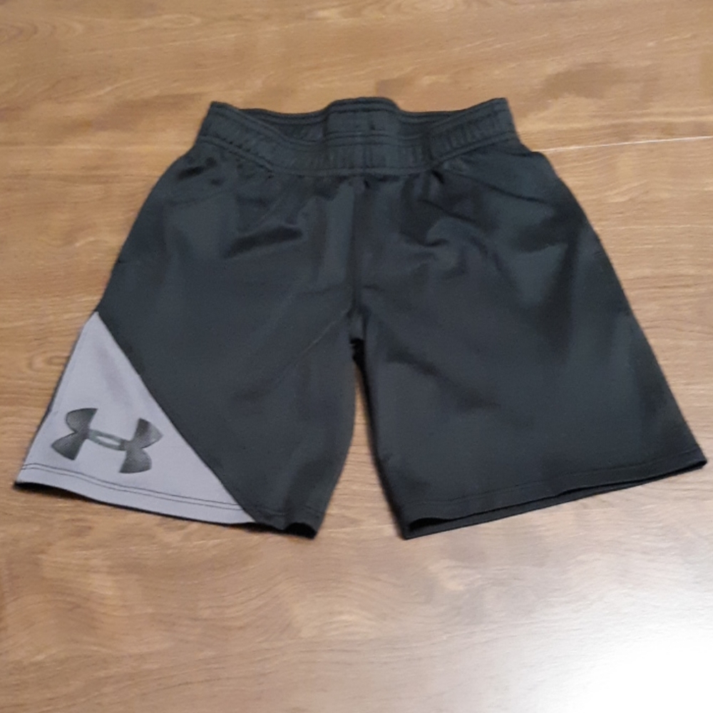 Under Armour, Boys 7 Shorts